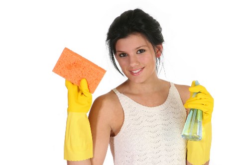 Professional move out cleaning service in an E8 rental flat