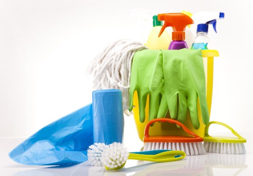 Kitchen and bathroom cleaning in an E8 flat